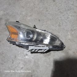 2013 to 2015 Nissan Altima Right Headlight 