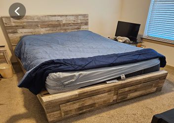 Nice Queen Bed Frame W/ Drawers! Delivery Available!