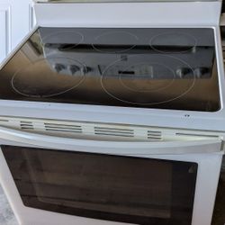 Clean 30 inch Electric Self Cleaning Stove  $250