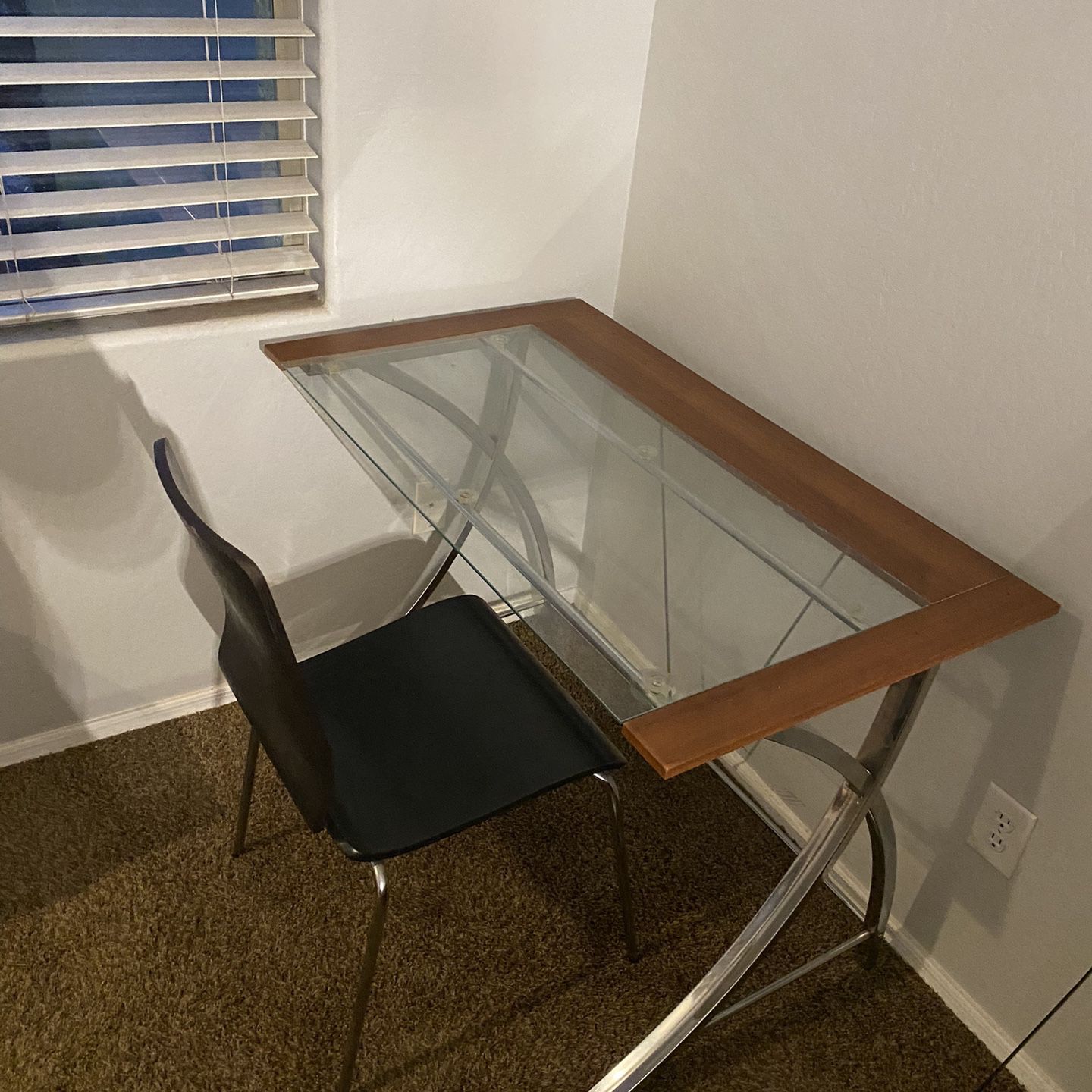 Desk And Chair 