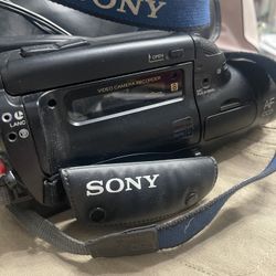 Sony 8mm Video Handy Cam - Color View Finder - 12X Variable Zoom 