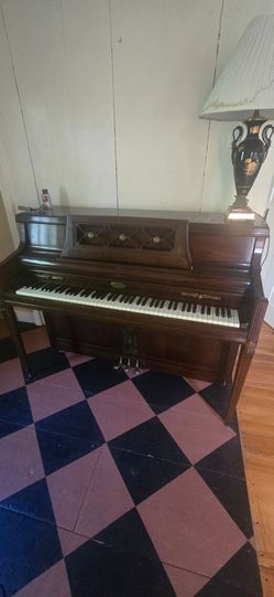 Free upright piano