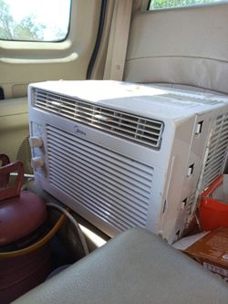 Madea 5,000 BTU air conditioner like new