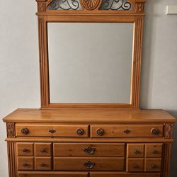 Traditional Solid Wood Bedroom Set