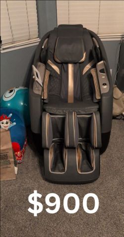 Zero gravity massage chair