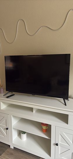 43” Insignia TV