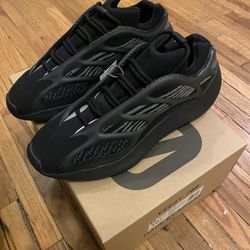 Yeezy 700 Dark Glow Size 9.5m And 10.5m