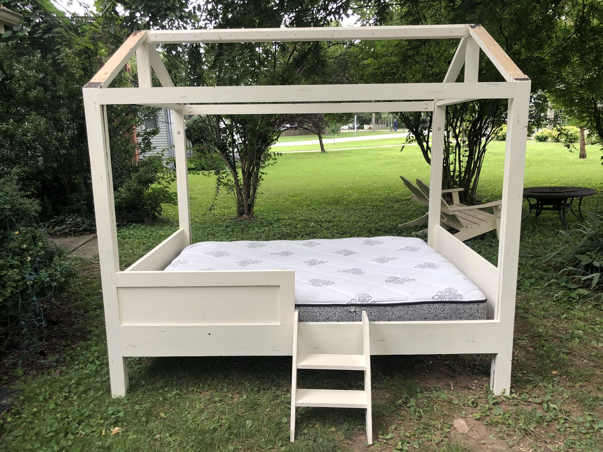 Adorable House Bed- Solid Wood- Includes Full Size Mattress