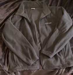 Used Columbia sweater Size L