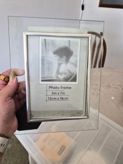 Glass picture frame