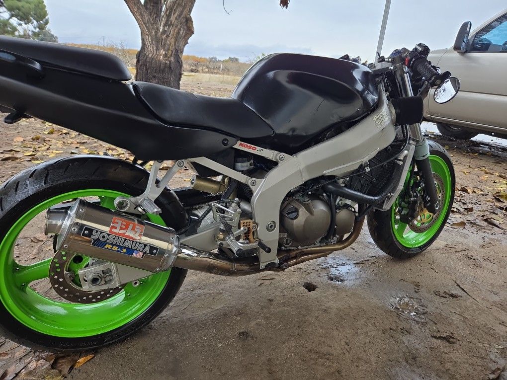 1998 Kawasaki Zx6r for Sale in Hanford, CA - OfferUp