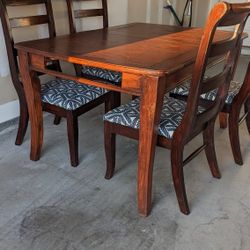 Table & Chairs