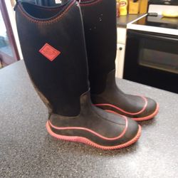 WOMANS. MUCK  BRAND BOOTS. SIZE. 8. BOTTOMS ARE LIKE. NEW