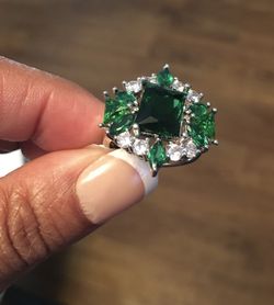 925 STERLING SILVER EMERALD COCKTAIL RING