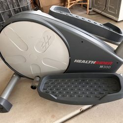 Health Rider H300 Elliptical Fitness Machine With Digital Screen Display. 