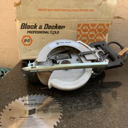 Black & Decker 7 1/4” Worm Drive Saw 
