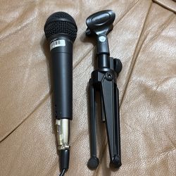 Behringer Ultravoice XM8500 Dynamic Vocal Microphone