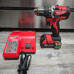 MILWAUKEE M18 DRILL WITH BATTERY AND CHARGER