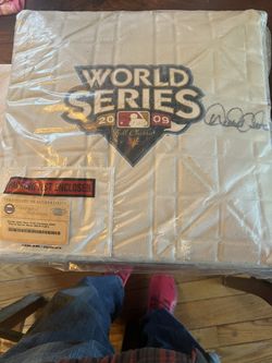Derek Jeter Signed World Series 2009 Base 