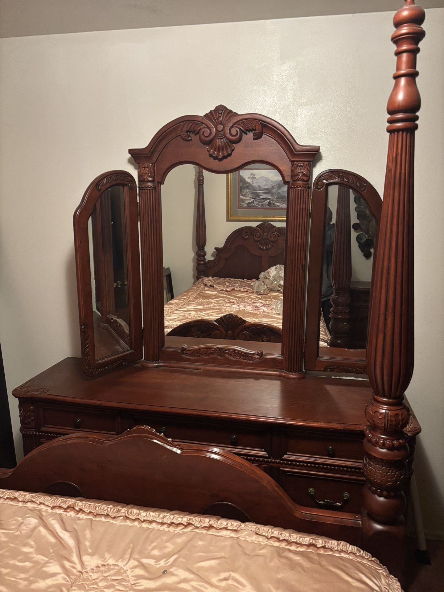 Dresser With Mirror