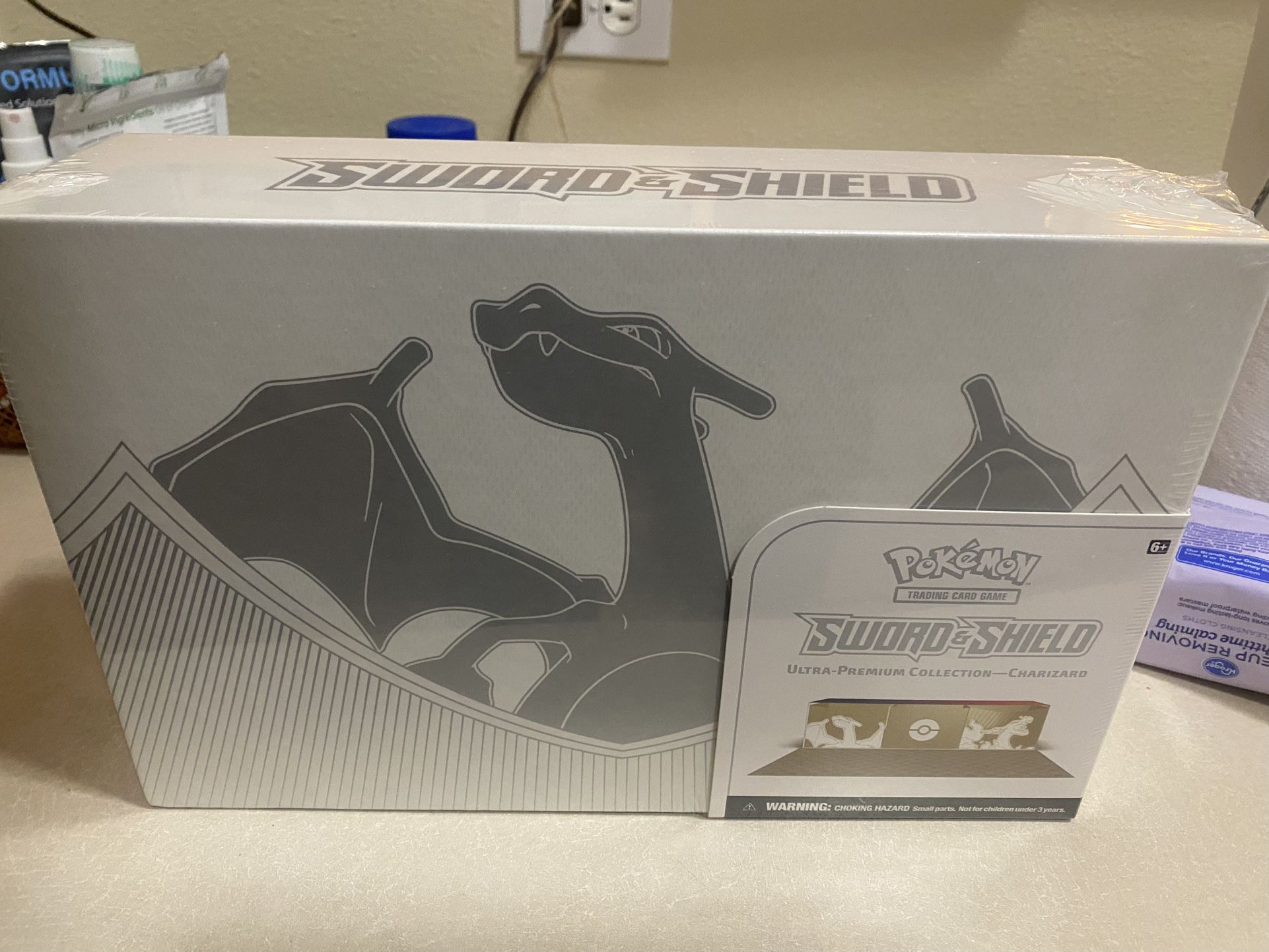 Pokémon Charizard Box New Sealed 