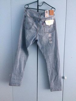 Pre owned women Levi’s 501. Size 30 *32 . Excellent condition.