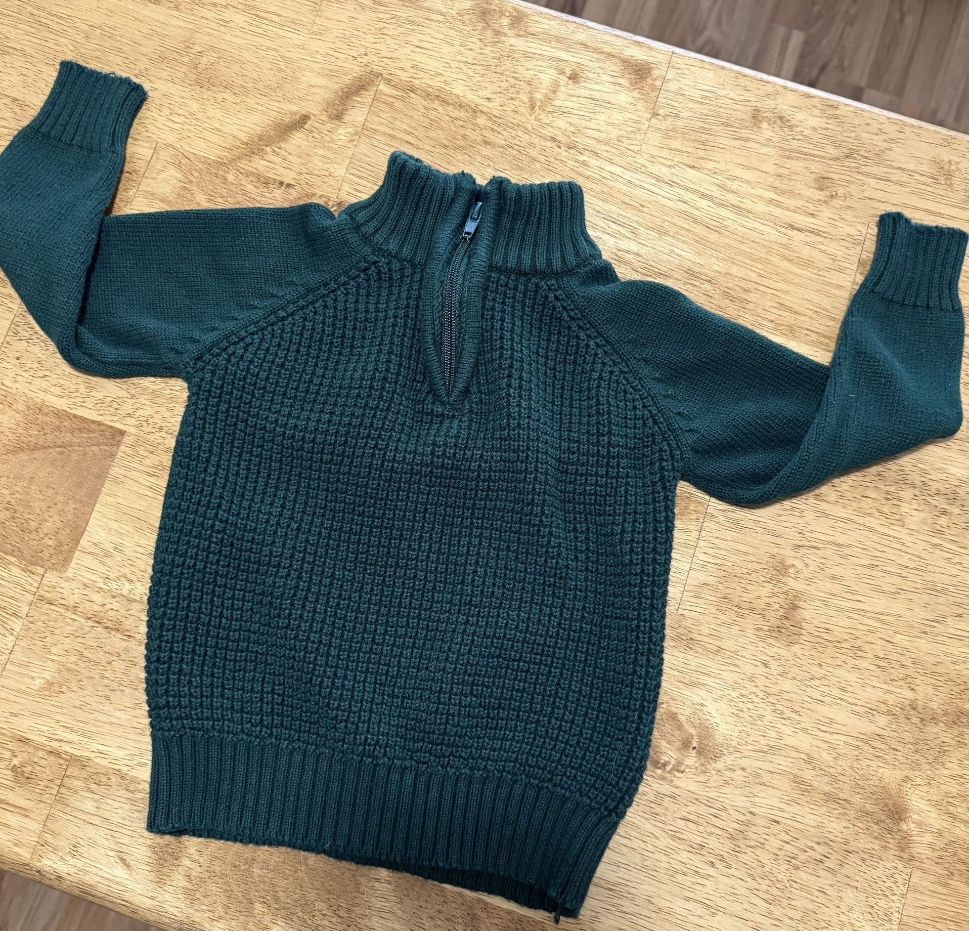 2T boys stylish “Cozeeme” brand  Sweater in a dark forest green. Great condition. See Below.