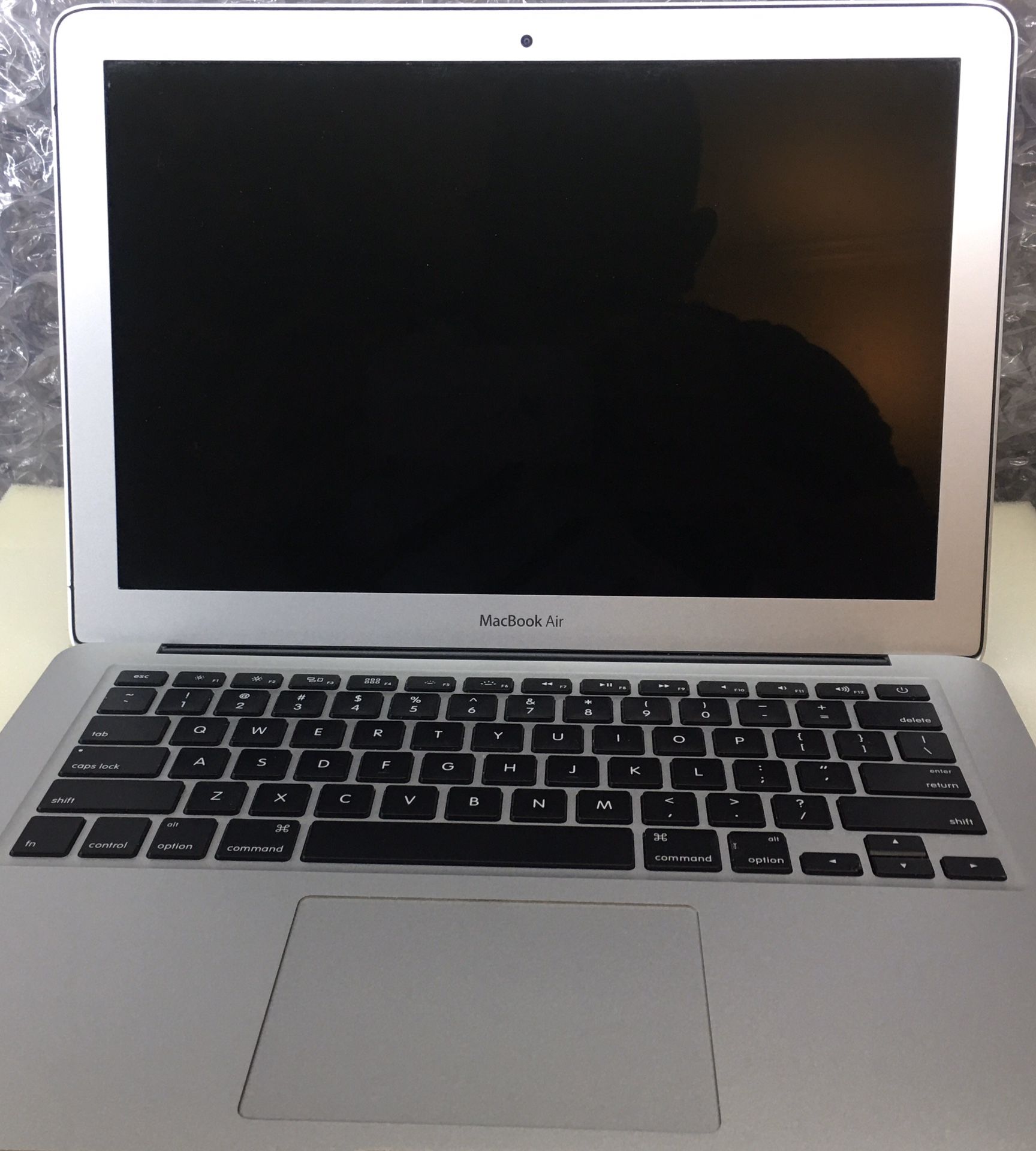 | MACBOOK AIR | MAKE SOMEONE (OR YOURSELF) VERY HAPPY THIS YEAR!