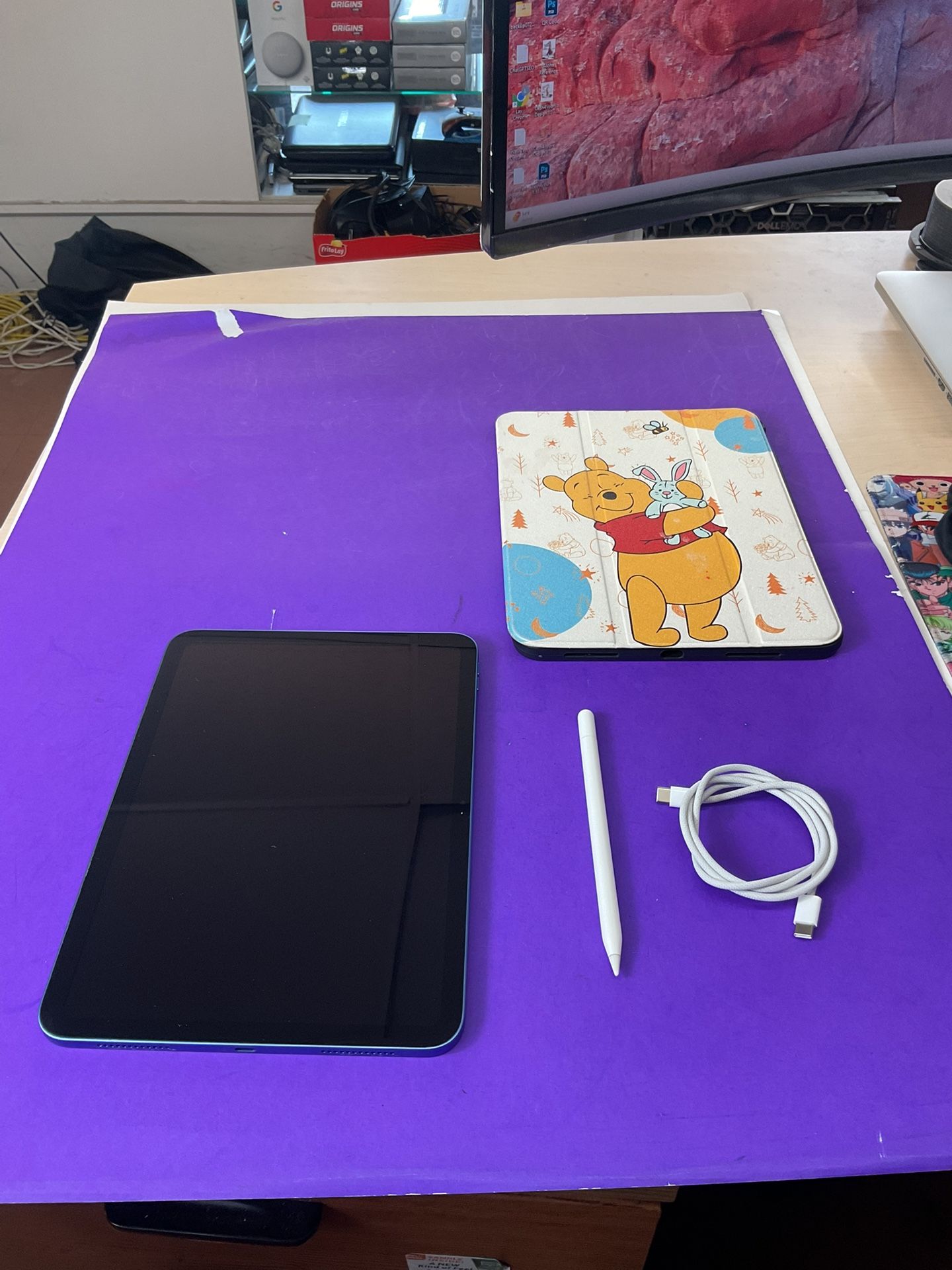Apple iPad Pro 11” 2nd Gen (Wi Fi, 128GB) + Apple Pencil & Case