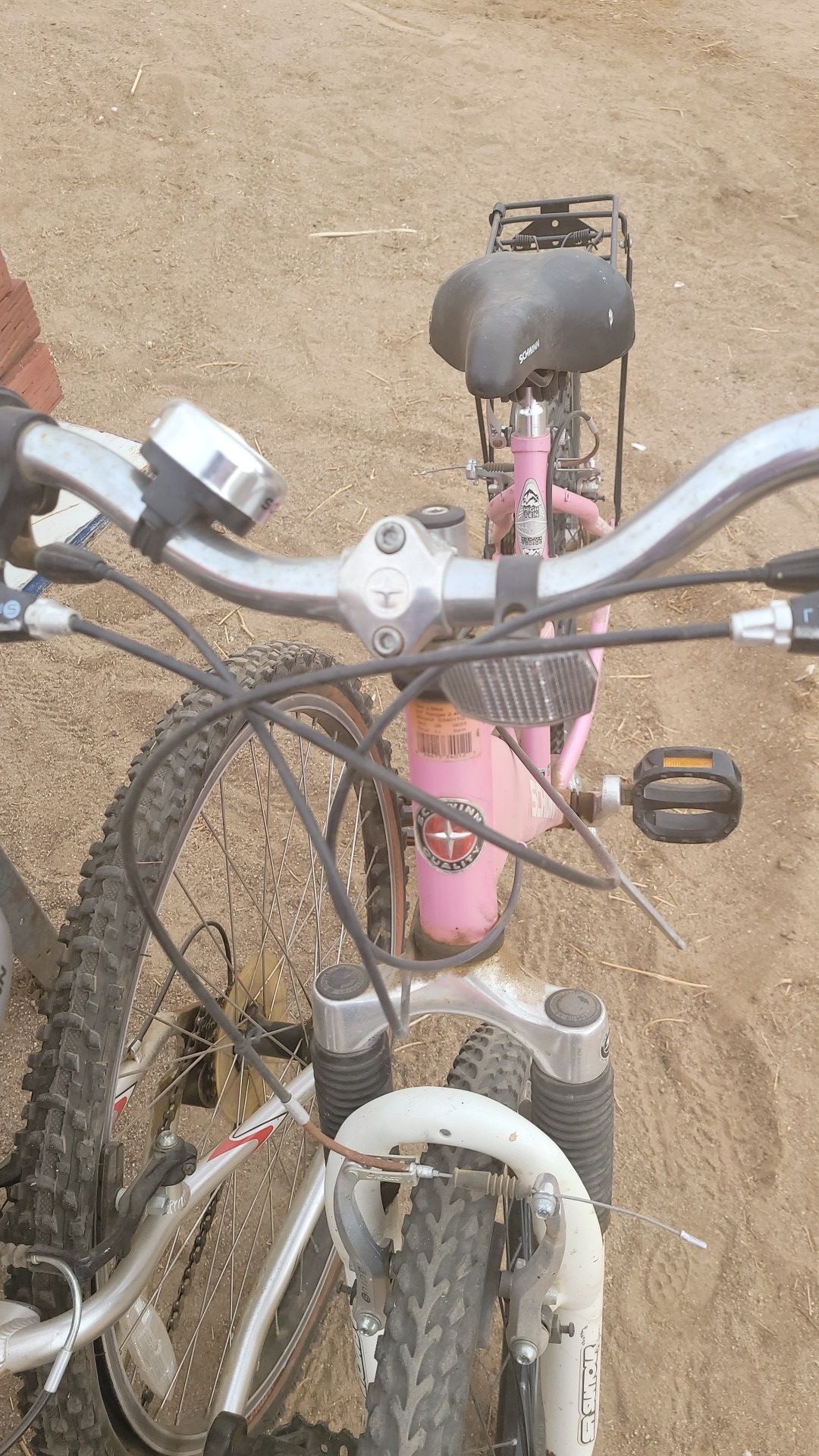 3 bikes SCHWINNN needs tires only in good condition