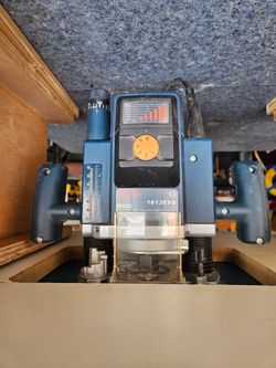 Bosch 1613 EVS Router with Table Excellent Condition
