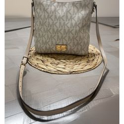 Michael Kors Crossbody Purse Like New 