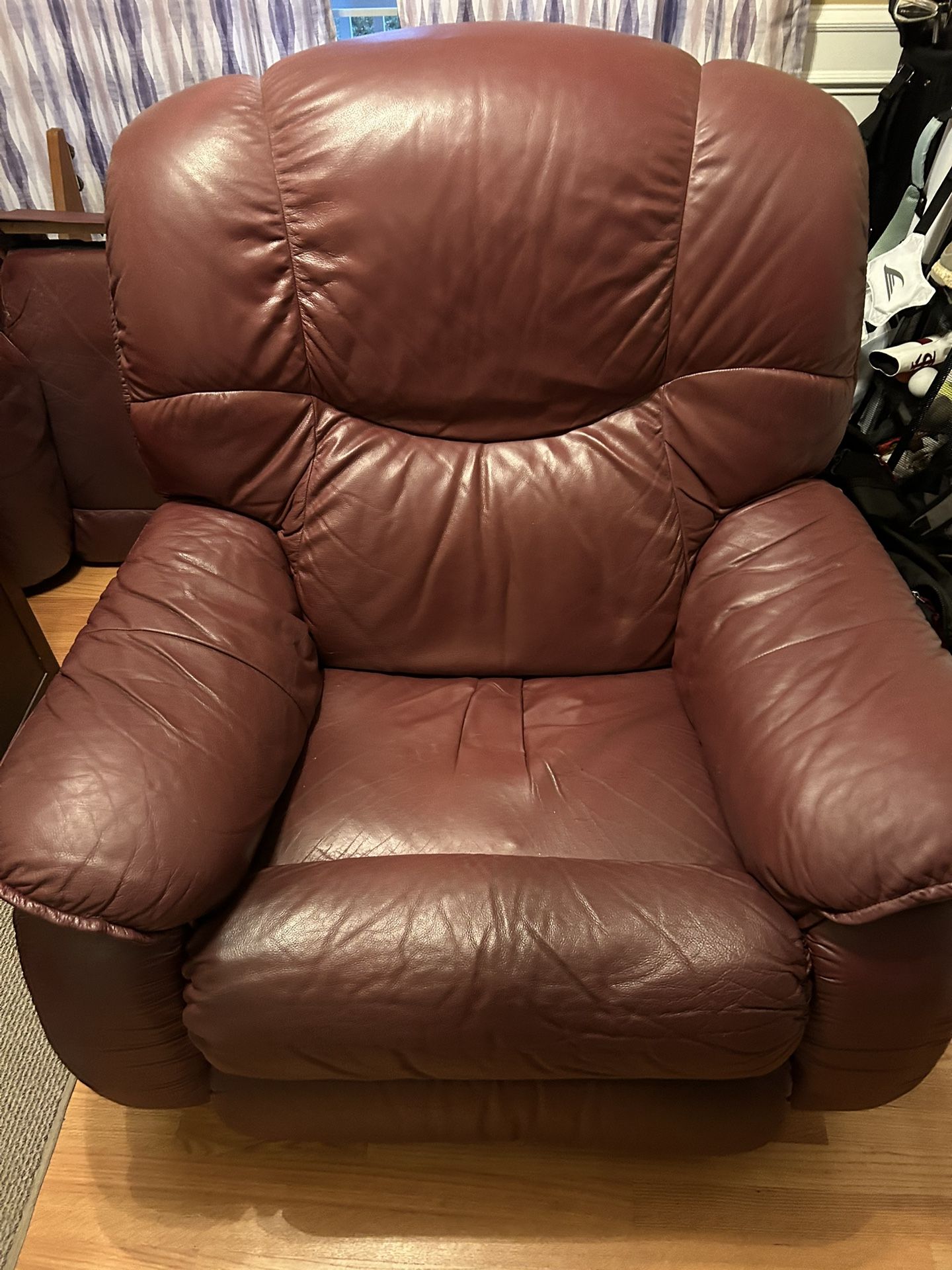 La-Z-Boy Couch And 2 Chairs Free To A Good Home