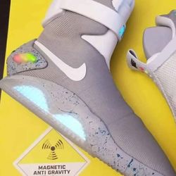 Set a Back to the future Nike air mags size 9