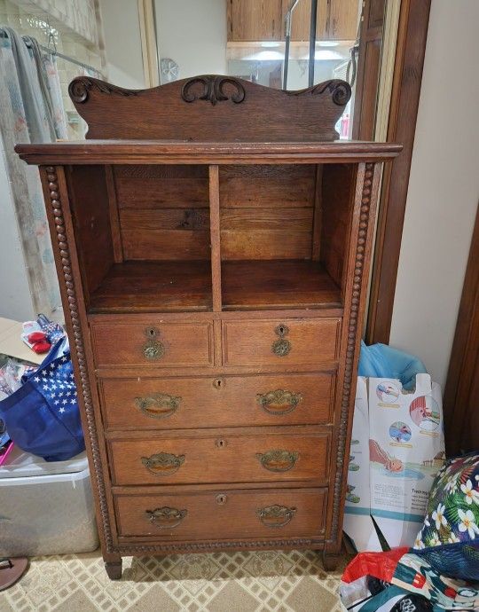 Dresser