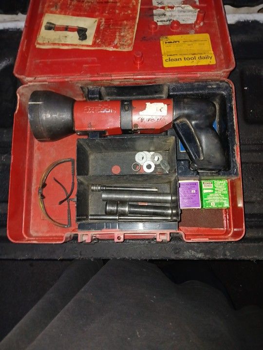 HILTI DX600N Nail Gun