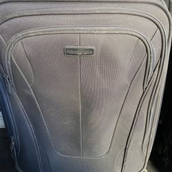 Samsonite  21”  Carry On