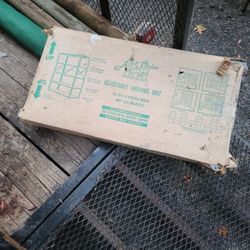 Adjustable shelving unit