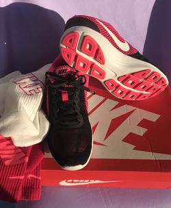 Nike revolution 3 Pink and black size 7 super cute with matching socks