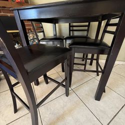 Mesa De Comedor  Con 4 Sillas 