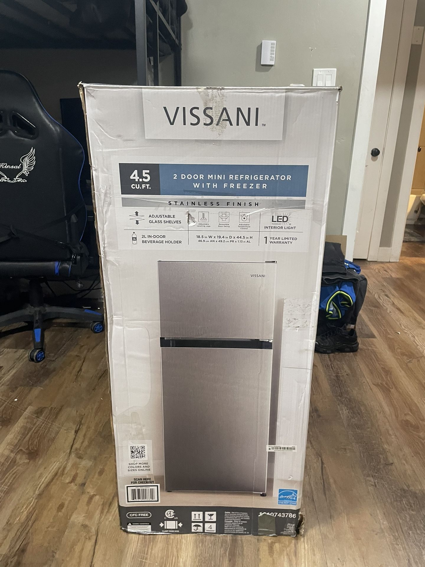 Vissani Mini Fridge with Freezer