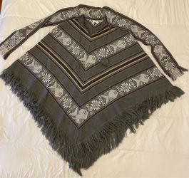 El Cacique embroidered wool poncho