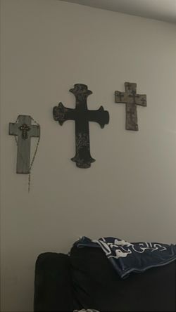 Three crosses come in a set