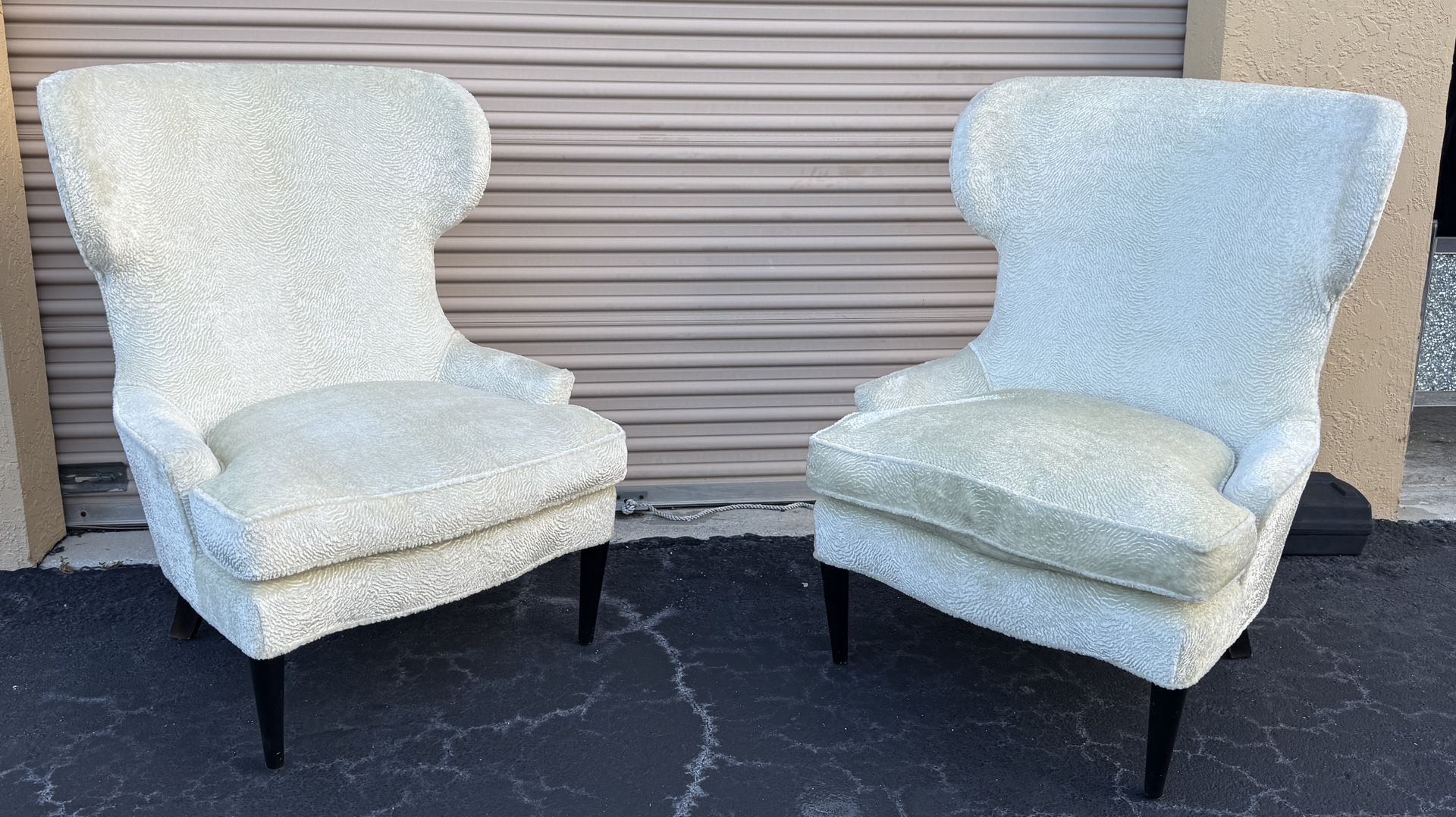 Cream/off White Accents Wing Chair Set