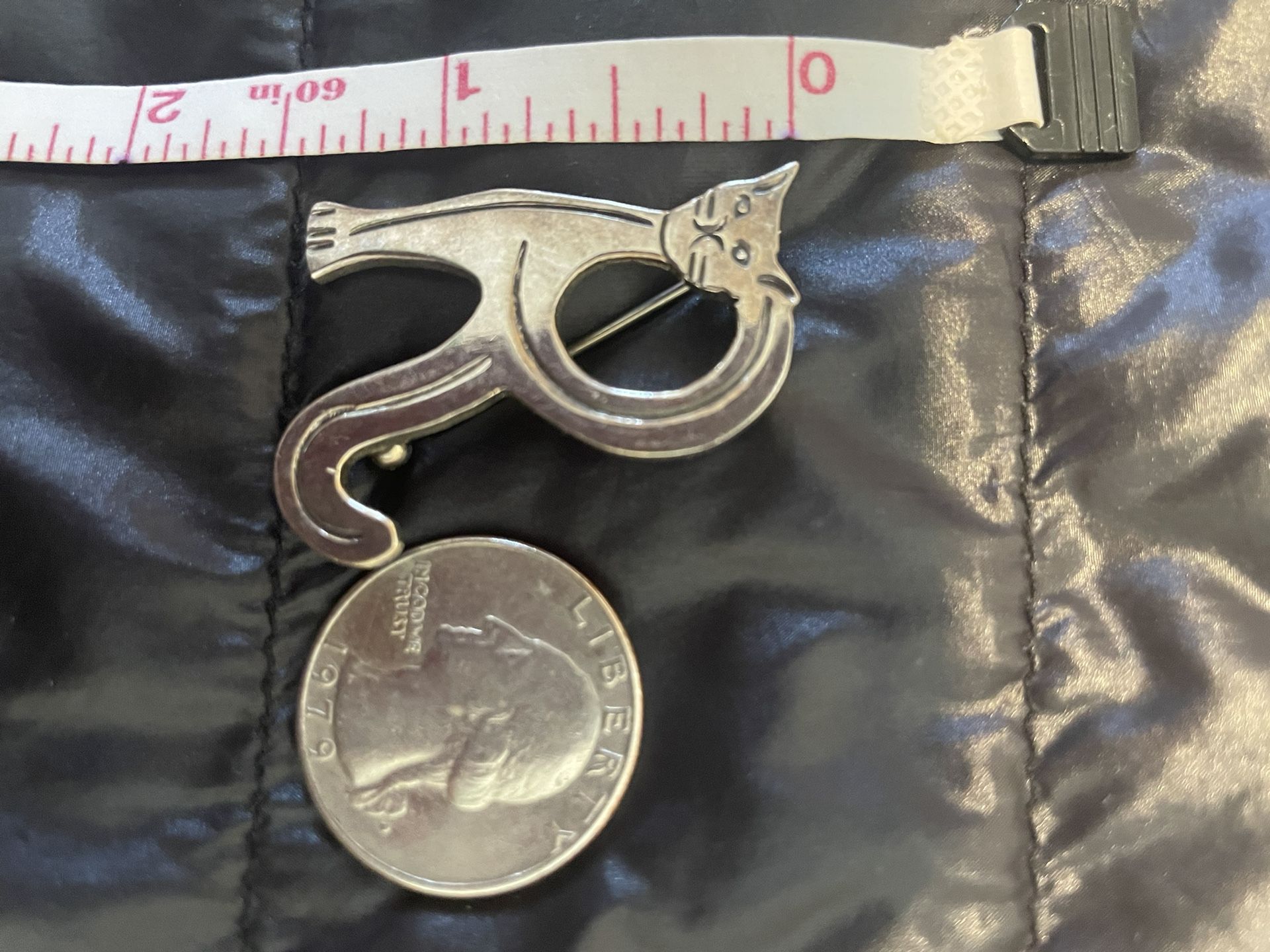 Silver Letter —R —-Pin