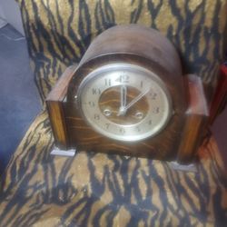 Antique clock wind up
