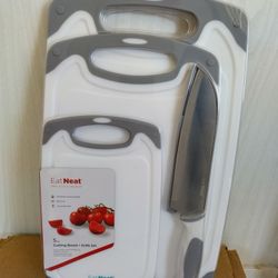 Cutting board and kitchen knive set 