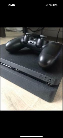 LIKE NEW PS4 slim with controllers and games(skin peels on and off)
