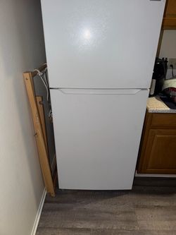Insignia White refrigerator