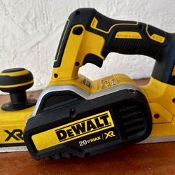 DeWALT 20V Max XR Cordless Wood Planer (Tool Only) DCP580 